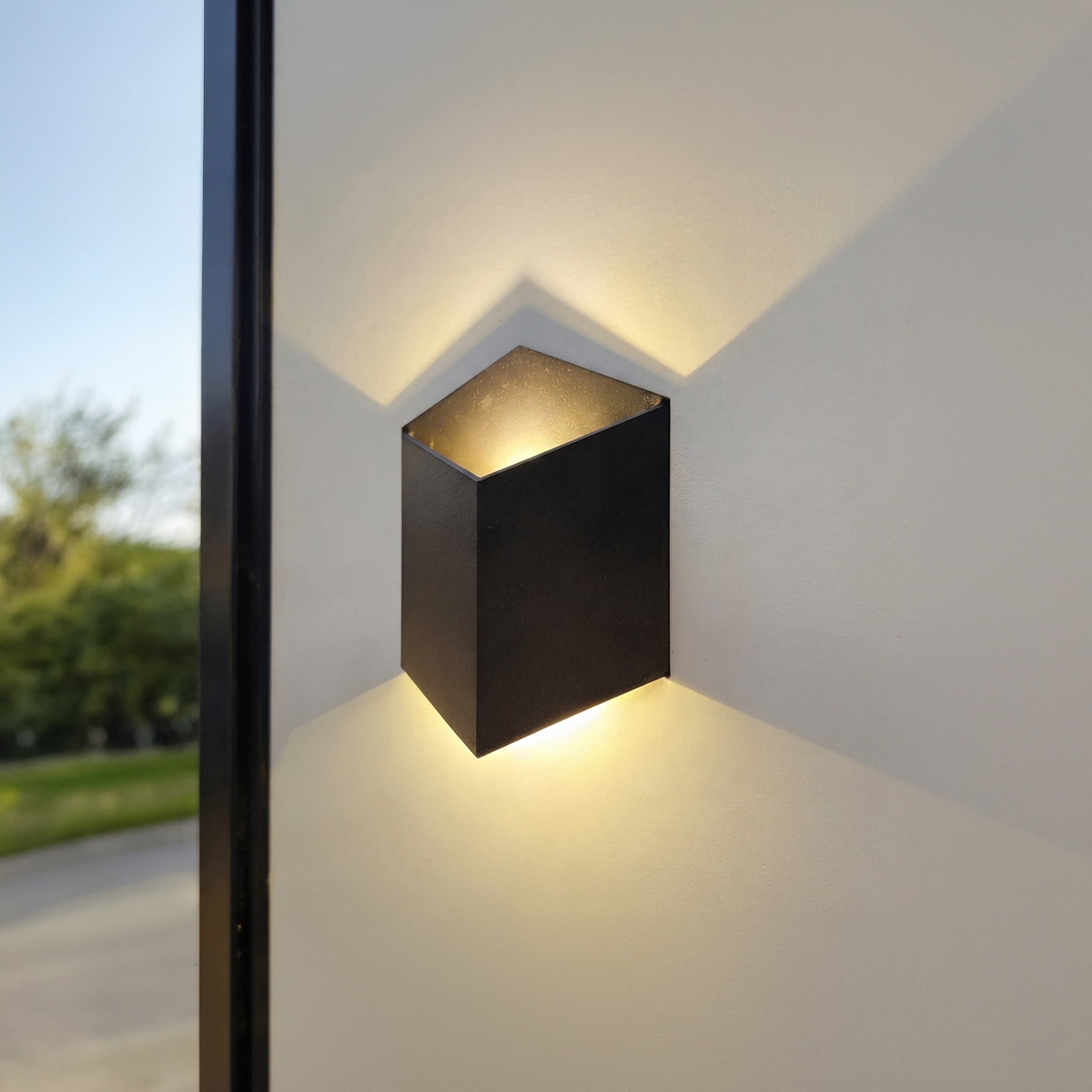 Alternative view of Giga Lighting, designed to cast up-and-down light.